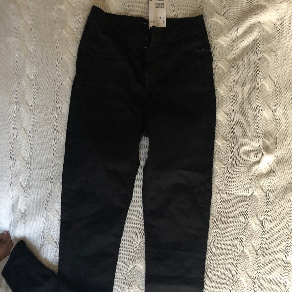 H & M BLACK JEANS SIZE 4 SKINNY LEG